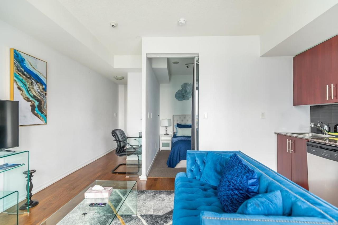 Gorgeous 1Br W/Parking Across The Scotiabank Arena Apartman Toronto Kültér fotó