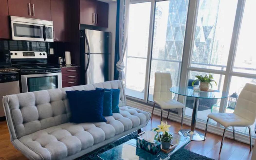 Gorgeous 1Br W/Parking Across The Scotiabank Arena Apartman Toronto Kültér fotó