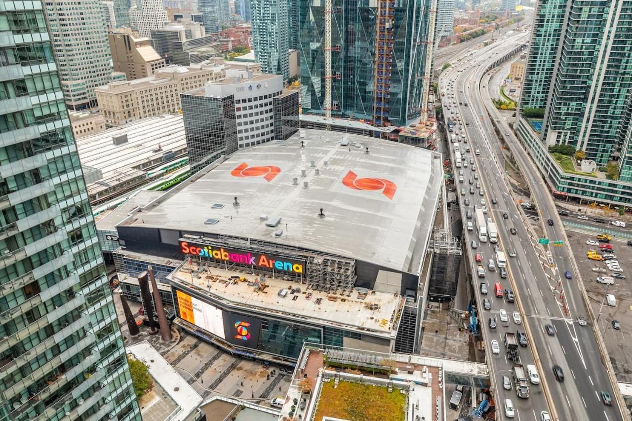 Gorgeous 1Br W/Parking Across The Scotiabank Arena Apartman Toronto Kültér fotó