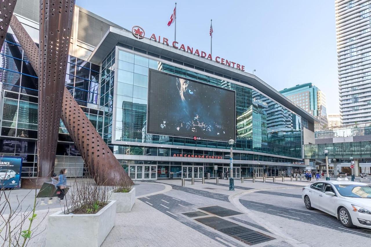 Gorgeous 1Br W/Parking Across The Scotiabank Arena Apartman Toronto Kültér fotó