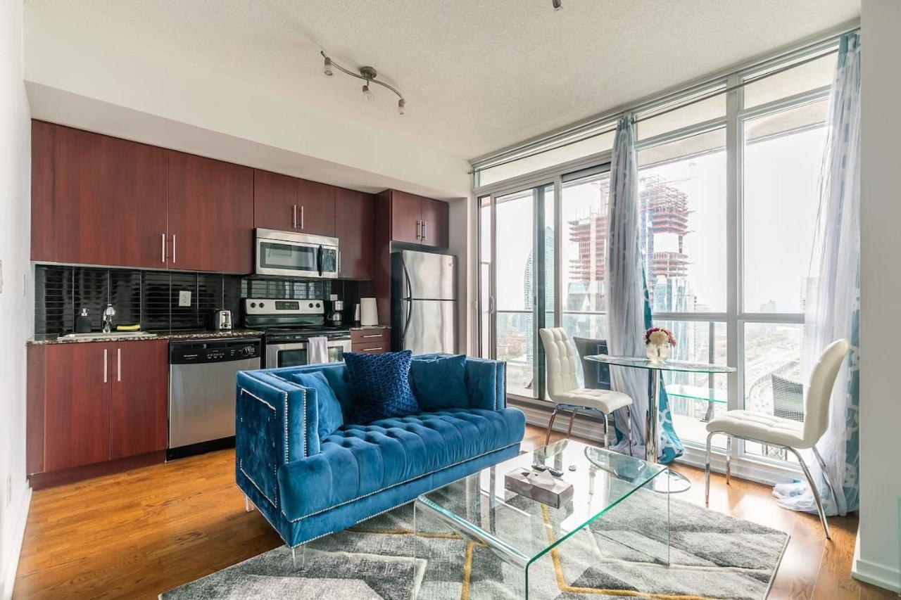 Gorgeous 1Br W/Parking Across The Scotiabank Arena Apartman Toronto Kültér fotó