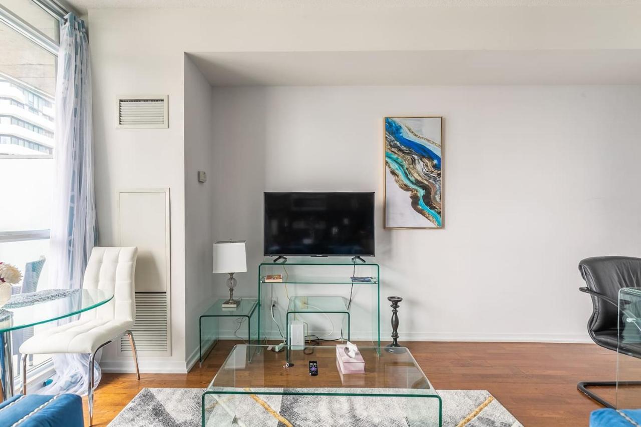 Gorgeous 1Br W/Parking Across The Scotiabank Arena Apartman Toronto Kültér fotó